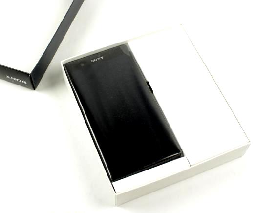 10-sony-xperia-z-unboxing-04.jpg