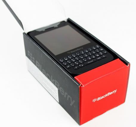 17-blackberry-q5-unboxing-02.jpg