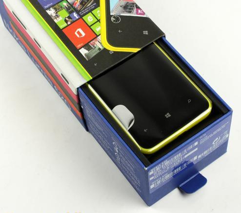 34-nokia-lumia-620-unboxing-03.jpg