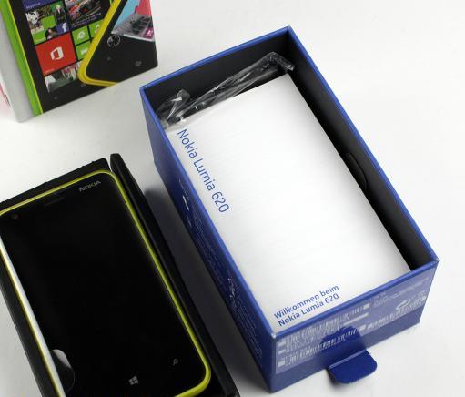 36-nokia-lumia-620-unboxing-04.jpg