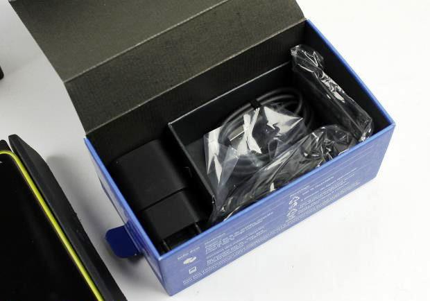 38-nokia-lumia-620-unboxing-05.jpg