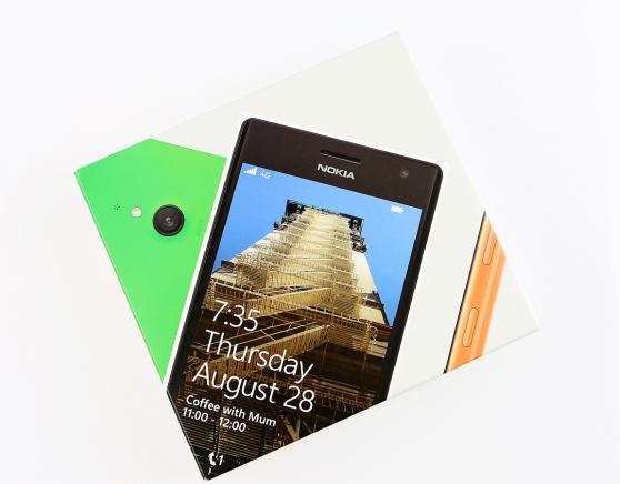 49-nokia-lumia-735-unboxing-02.jpg