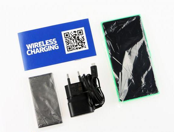 69-nokia-lumia-735-unboxing-07.jpg