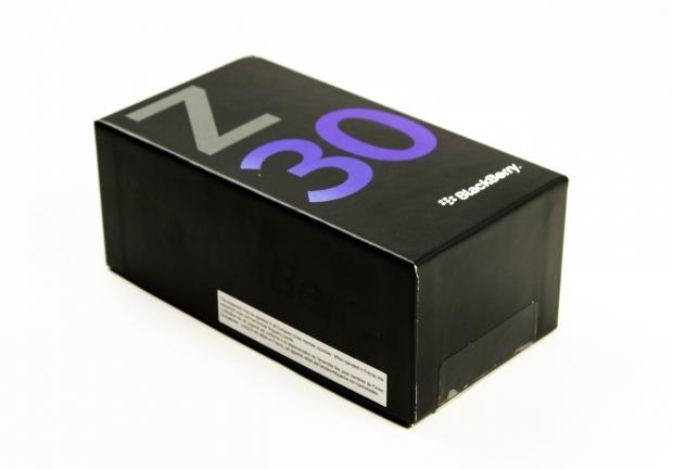 96-blackberry-z30-unboxing-01-am.jpg