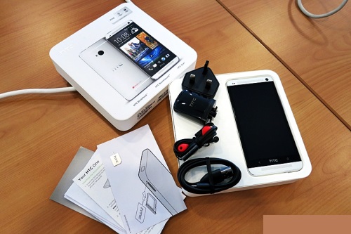 htc-one-unboxing-inside-box.jpg