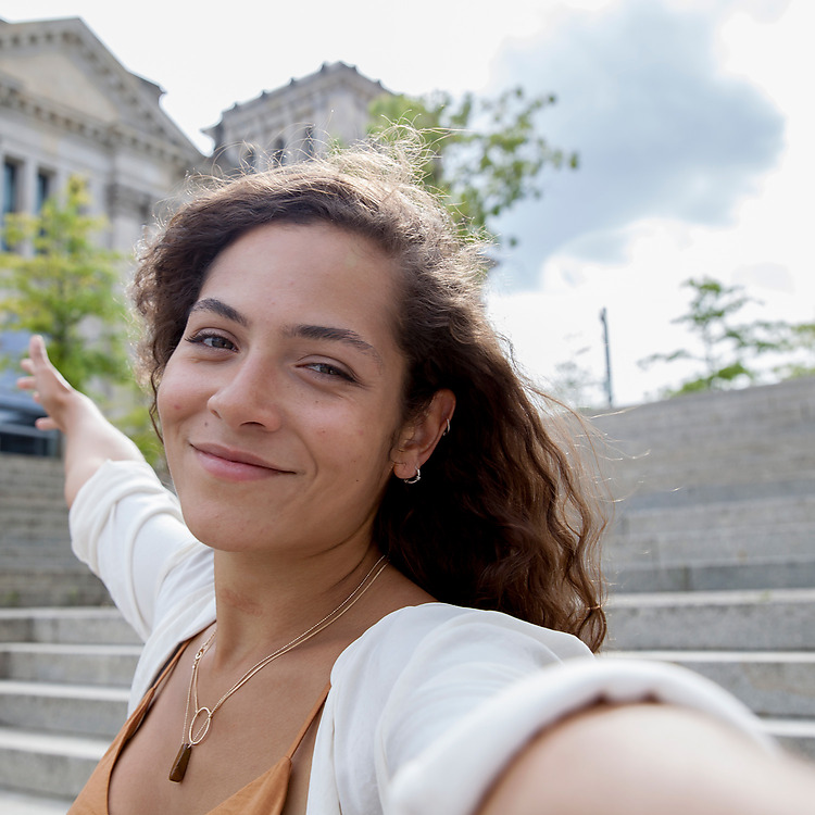 Nokia Thailand: Nokia Lumia 730 – Best Selfies To Get The Whole Gang With Wide Angle Camera