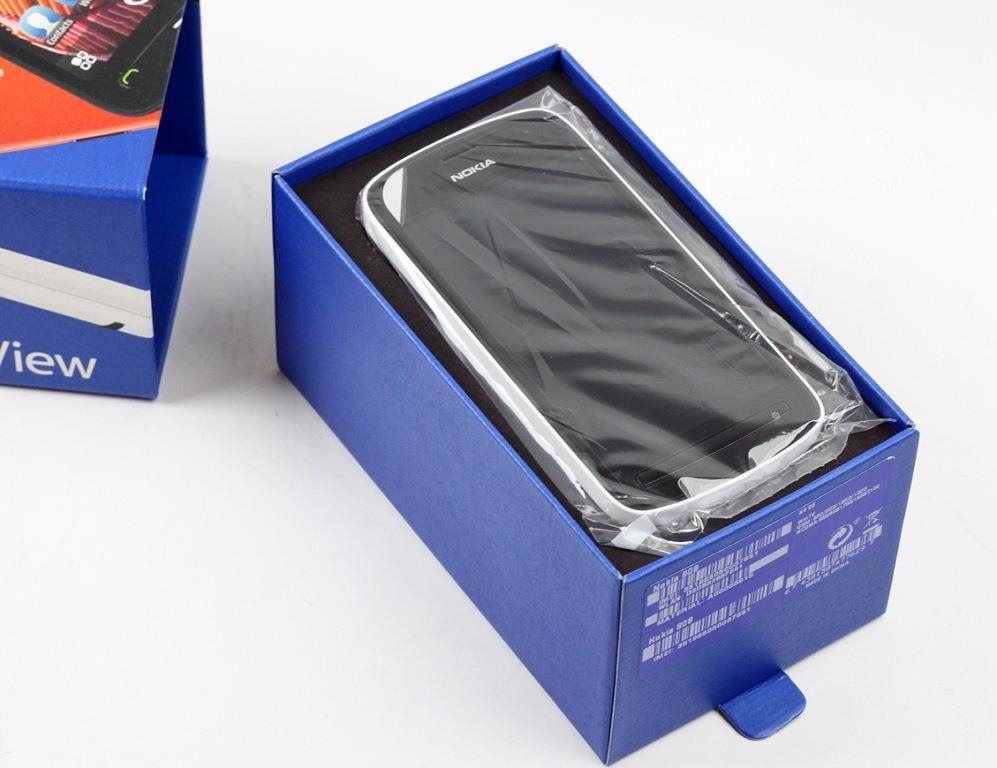 nokia-808-pureview-unboxing-05.jpg