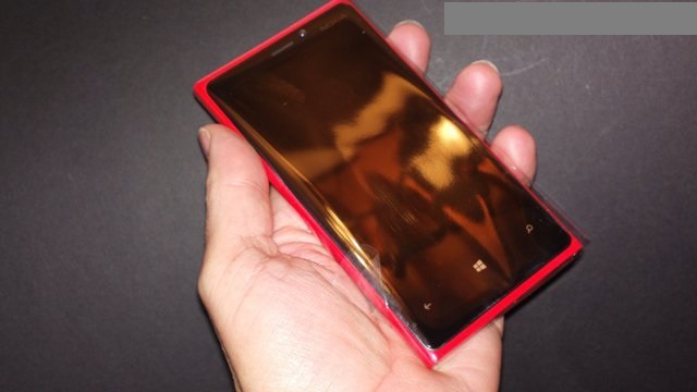 nokia-lumia-920-red-5.jpg