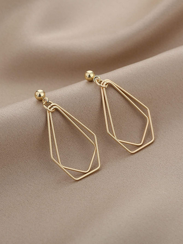 1pair Gold-toned Twisted Metal C-shaped Hoop Earrings | SHEIN